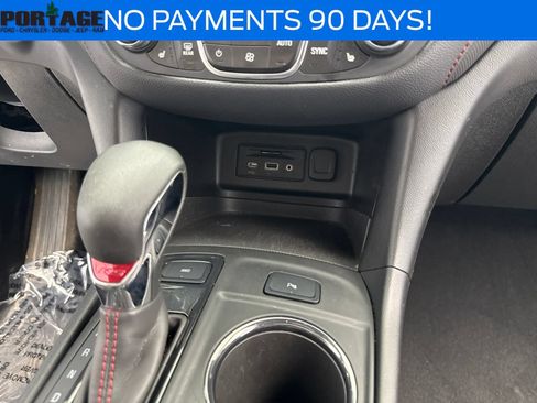 Used 2022 Chevrolet Equinox RS w/ RS Leather Package AWD/4WD image 18