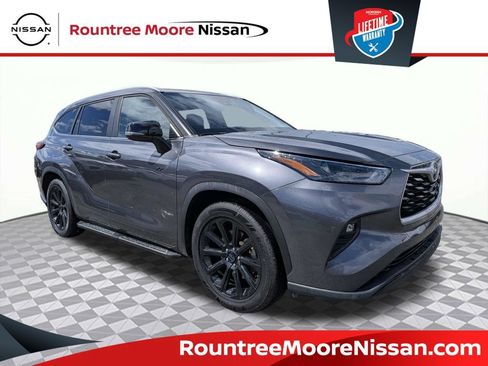 Used 2023 Toyota Highlander XLE FWD image 1