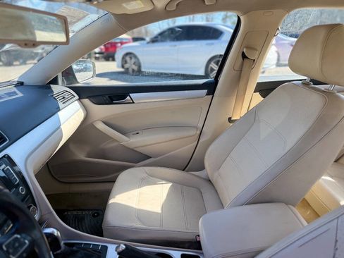 Used 2013 Volkswagen Passat 2.5 SE image 21
