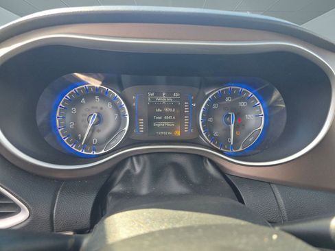 Used 2020 Chrysler Voyager Lxi image 15