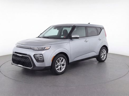 Used 2024 Kia Soul LX w/ Option Group 015 FWD image 3