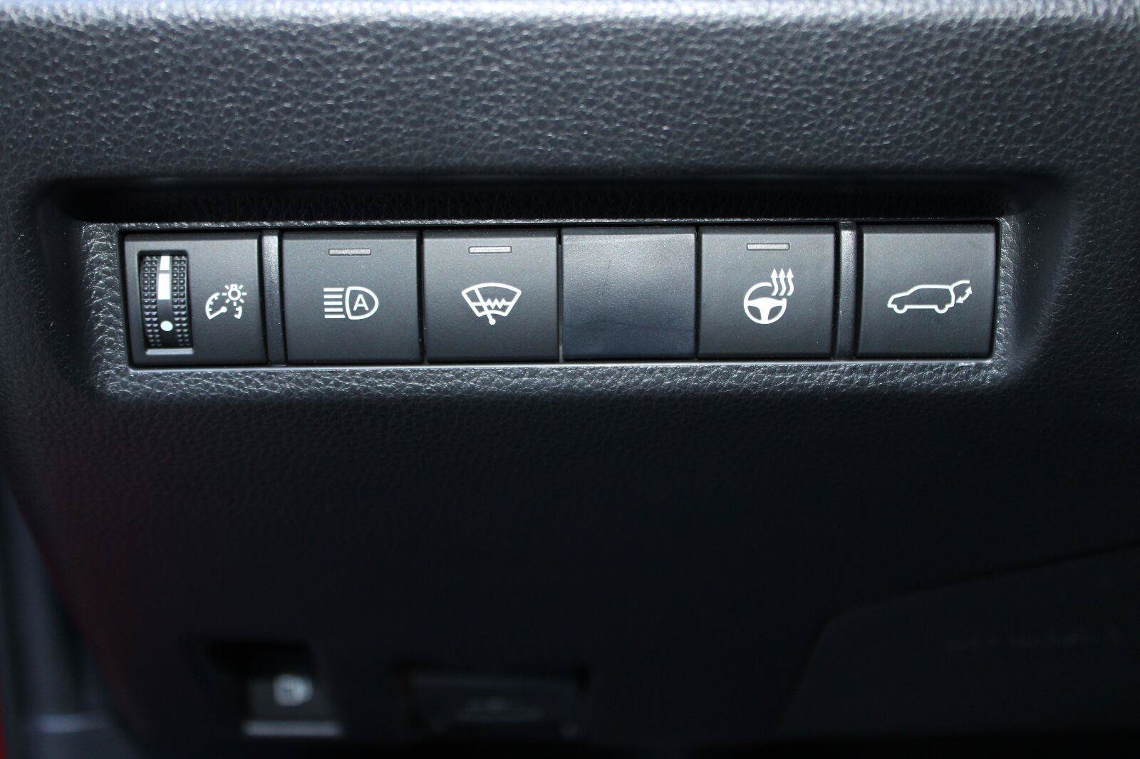 Certified 2021 Toyota RAV4 XSE w/ Weather Package AWD/4WD image 18