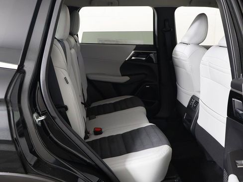 New 2025 Mitsubishi Outlander SE AWD/4WD image 32
