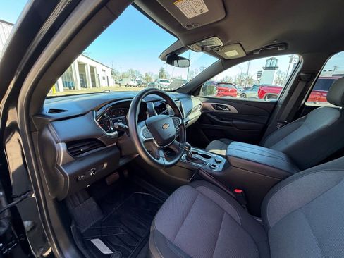 Used 2023 Chevrolet Traverse LT image 10