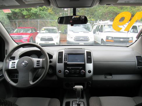 Used 2019 Nissan Frontier Desert Runner RWD image 17