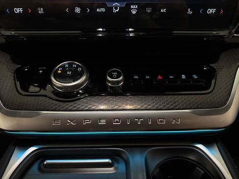 New 2026 Ford Expedition Platinum w/ Stealth Appearance Package AWD/4WD image 16