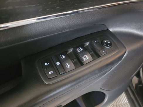 Used 2018 Jeep Grand Cherokee Limited image 27