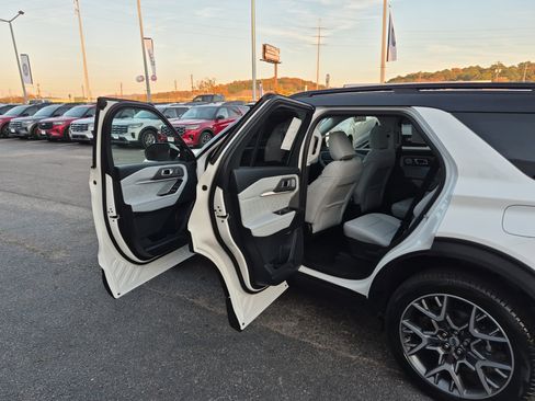 New 2025 Ford Explorer Platinum w/ Ultimate Package image 14