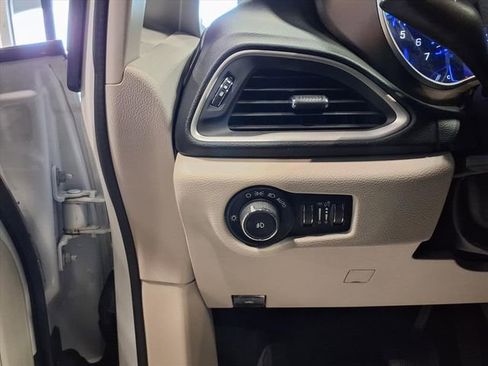 Used 2018 Chrysler Pacifica Touring Plus w/ Tire & Wheel Group image 16