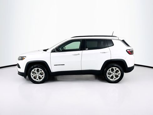 Used 2024 Jeep Compass Latitude AWD/4WD image 4