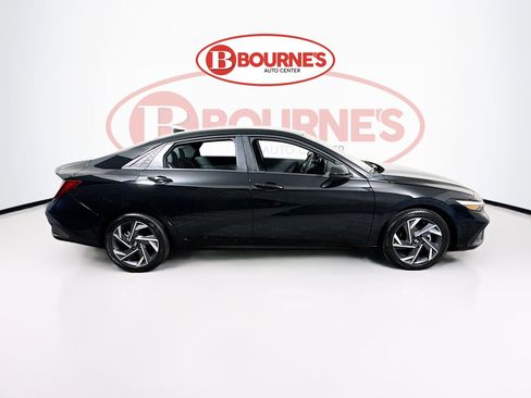 Used 2025 Hyundai Elantra Sport FWD image 9