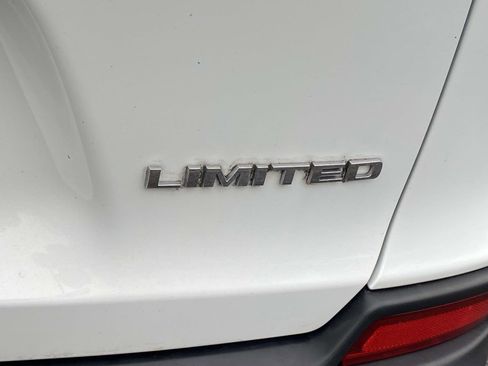 Used 2019 Jeep Cherokee Limited image 11