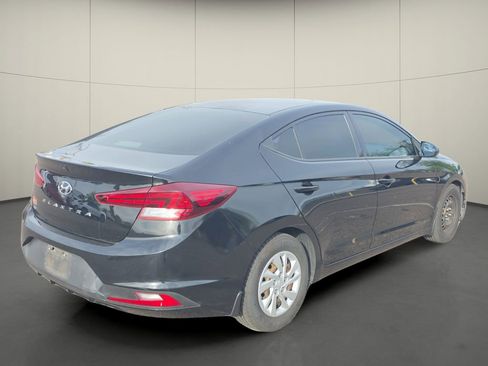 Used 2019 Hyundai Elantra SE w/ Winter Weather Package image 8