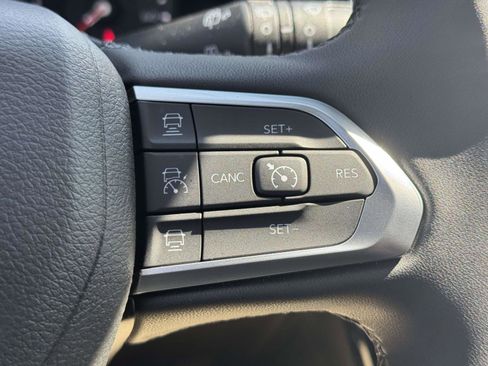Used 2025 Jeep Compass Limited w/ Sun & Sound Group AWD/4WD image 21