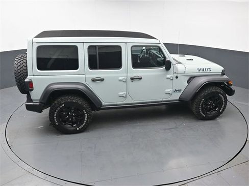 Used 2023 Jeep Wrangler Unlimited w/ Sun & Screen Package image 40