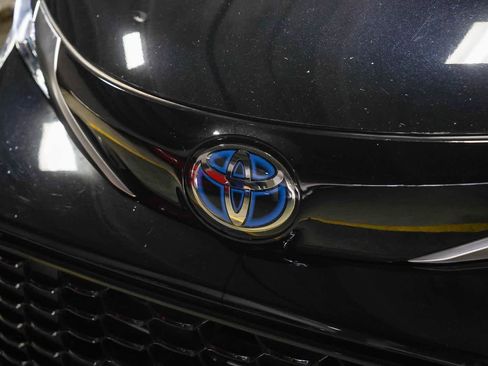 Used 2024 Toyota Sienna XSE w/ XSE Plus Package image 6