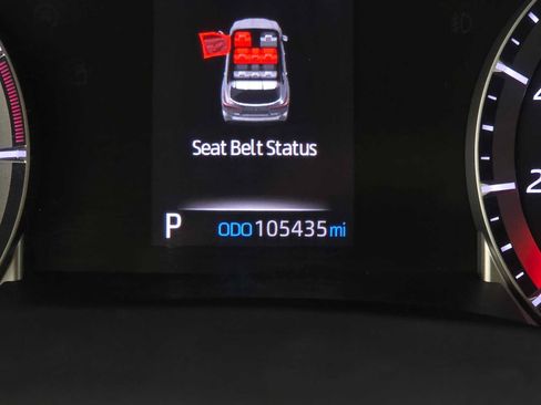 Used 2020 Toyota Highlander L FWD image 26