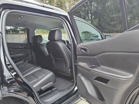 Used 2019 GMC Acadia SLT w/ LPO, Cargo Package AWD/4WD image 11