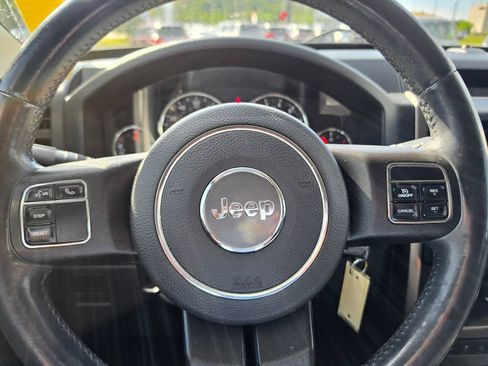 Used 2012 Jeep Liberty Sport AWD/4WD image 17