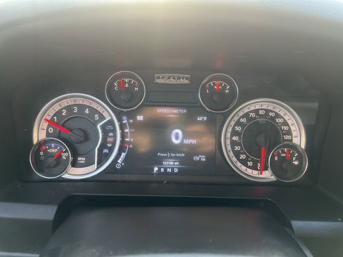 Used 2015 RAM 2500 SLT w/ Luxury Group image 17