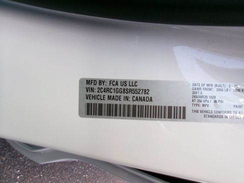 Certified 2025 Chrysler Pacifica Limited FWD image 18