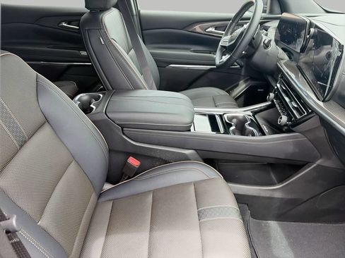 Used 2026 Chevrolet Traverse High Country FWD image 9