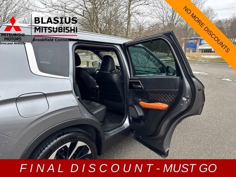 Used 2022 Mitsubishi Outlander SEL image 12