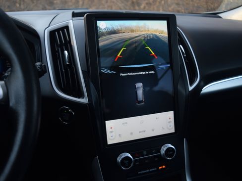 Used 2022 Ford Edge SEL w/ Convenience Package image 10