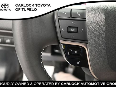 Used 2025 Toyota Camry SE FWD image 30