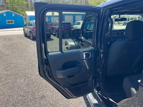 Used 2020 Jeep Gladiator Sport w/ Quick Order Package 24S AWD/4WD image 31