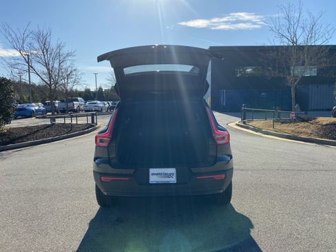 Used 2025 Volvo XC40 B5 Plus image 51