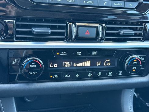 Used 2025 Nissan Pathfinder SV FWD image 22