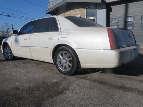 Used 2010 Cadillac DTS Luxury image 3