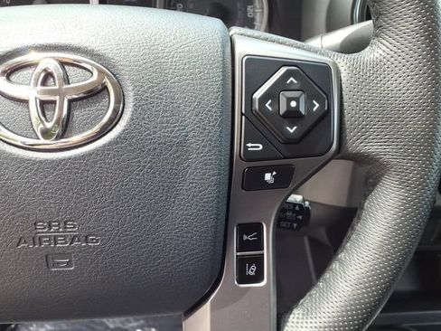 Used 2020 Toyota Tacoma SR5 AWD/4WD image 26