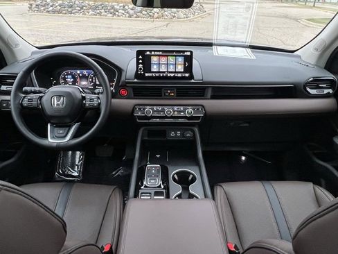 Certified 2025 Honda Pilot Elite image 22