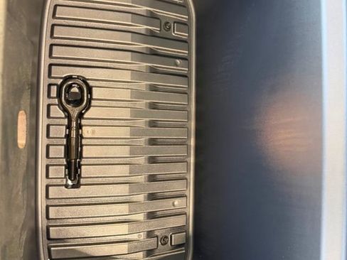 Used 2023 Tesla Model Y Performance AWD/4WD image 38