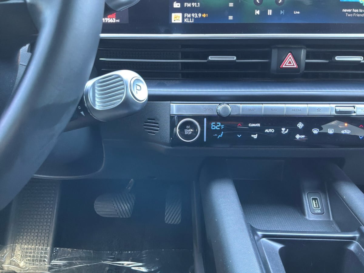 Used 2024 Hyundai Ioniq 6 SE RWD image 17