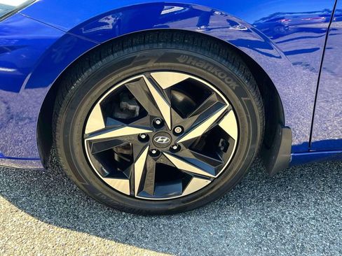 Used 2022 Hyundai Elantra SEL w/ Convenience + Premium Package FWD image 8