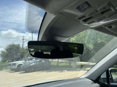 Used 2023 Volkswagen Tiguan SE w/ Panoramic Sunroof Package FWD image 24