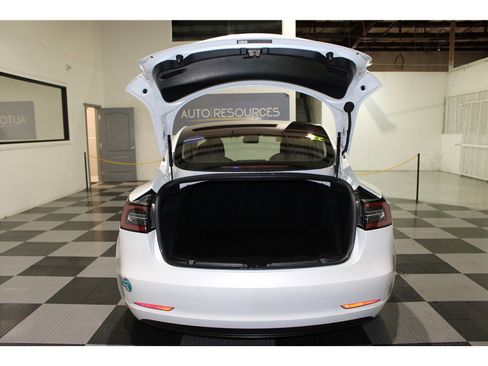 Used 2018 Tesla Model 3 Long Range image 17