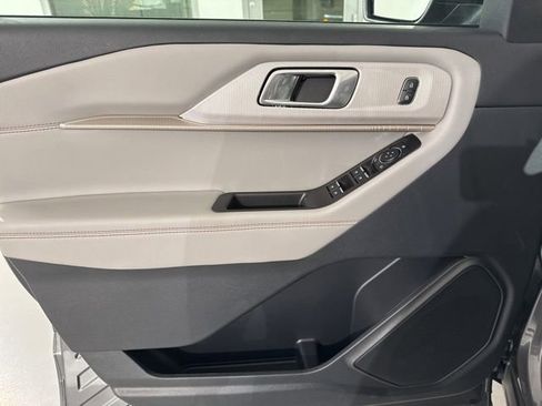 Used 2025 Ford Explorer Active w/ Active Comfort Package image 22