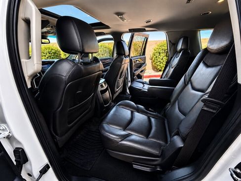 Used 2019 Cadillac Escalade Luxury AWD/4WD image 11