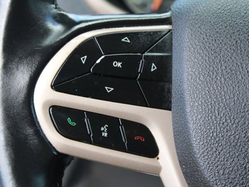 Used 2017 Jeep Cherokee Latitude FWD image 24