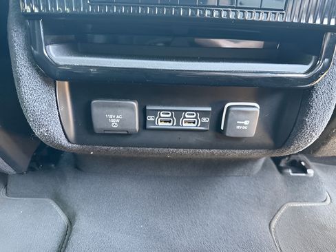 Used 2024 Jeep Wagoneer L Series II w/ Flexible Seating Group AWD/4WD image 21