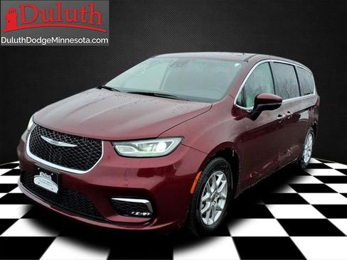 Used 2023 Chrysler Pacifica Touring-L image 1