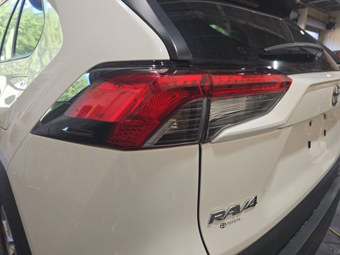 Used 2019 Toyota RAV4 XLE w/ Convenience Package FWD image 35