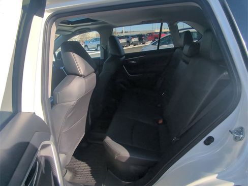 Used 2022 Toyota RAV4 XLE Premium image 29