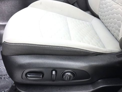 Used 2020 Chevrolet Equinox LS image 25