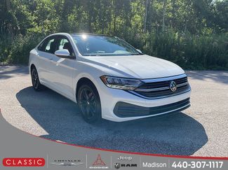 Used 2023 Volkswagen Jetta SE w/ Panoramic Sunroof Package FWD video 1