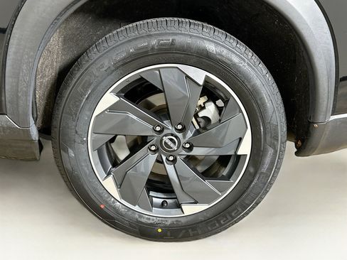 Used 2024 Nissan Rogue SV image 11